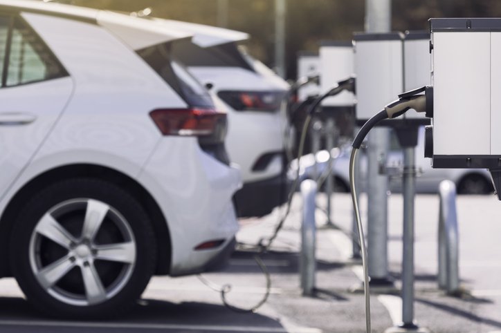 The Impact of Electric Vehicles on Corporate Fleets: Pros, Cons, and Considerations